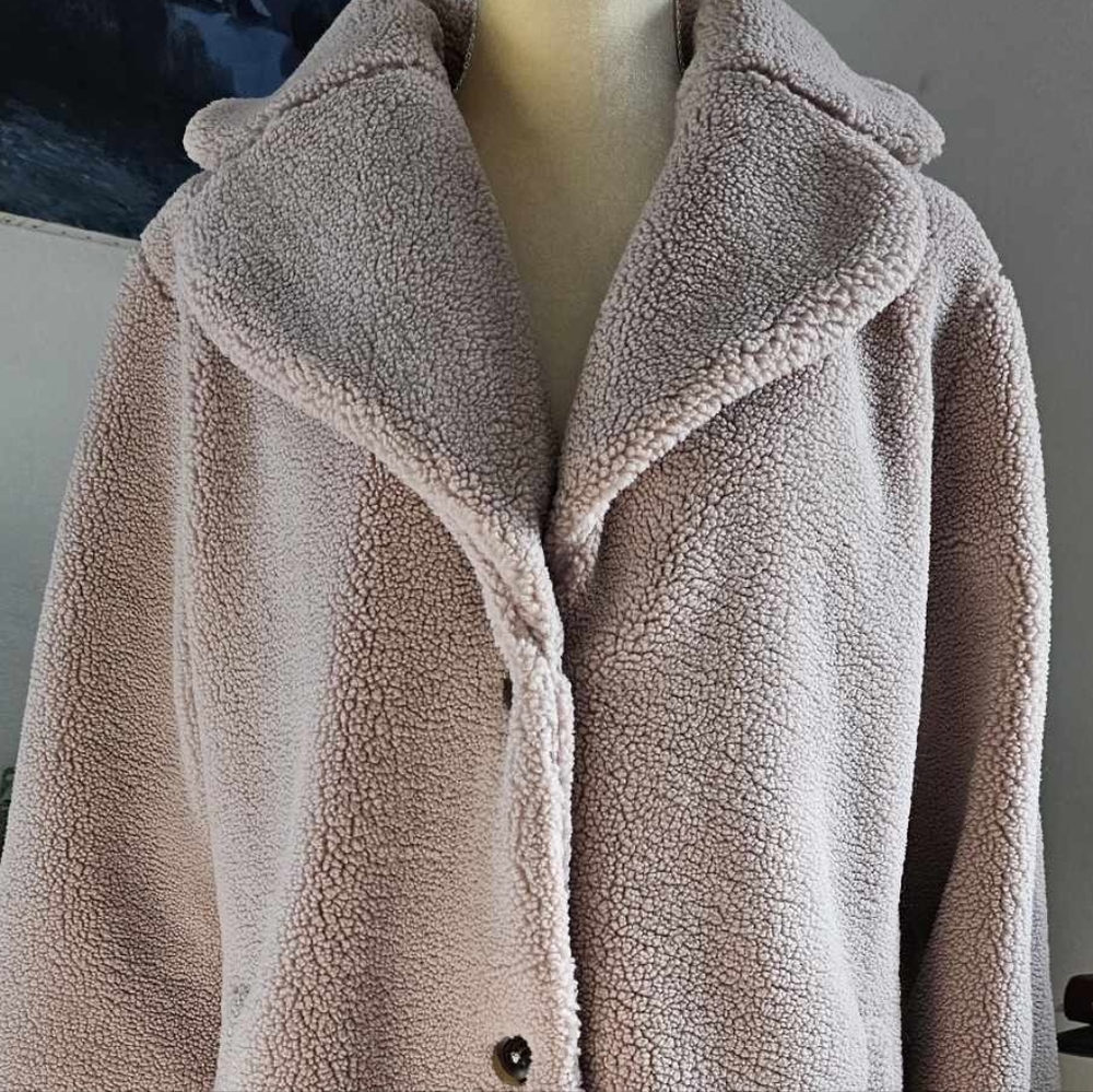 Kut From The Kloth Addyson Fleece coat in taupe - Picture 9 of 9